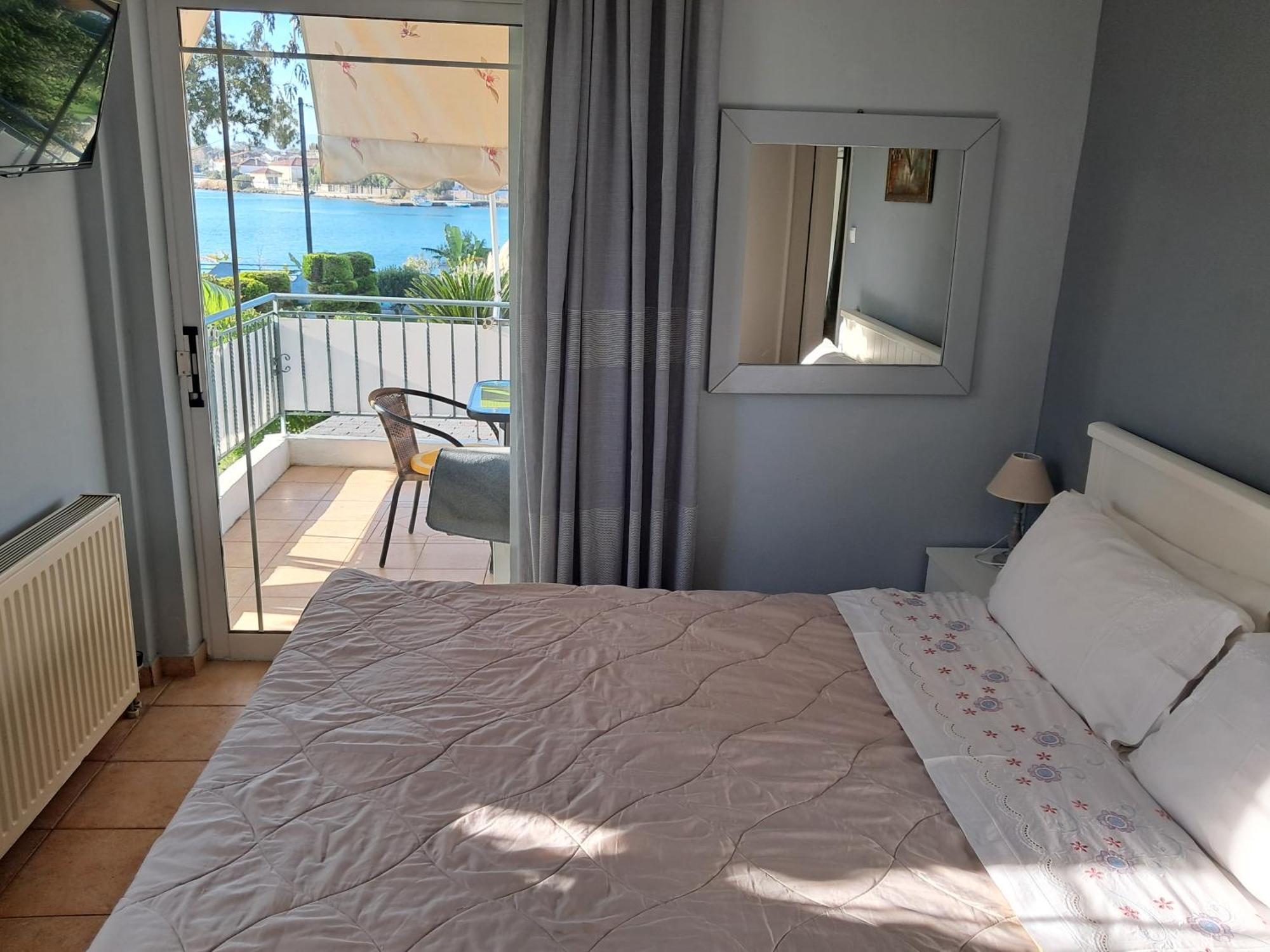 Top Floor On Villa, 3' From Center, By The Sea! Host Is Efi Kwsta Preveza Exterior photo
